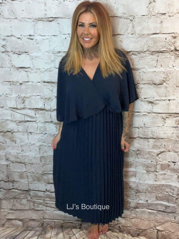 The Caroline Maxi Dress best fits 16-26 - Image 5