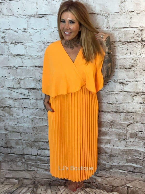 The Caroline Maxi Dress best fits 16-26 - Image 9