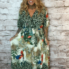 Shangri-la wrap dress best fits 14-22 - Image 6