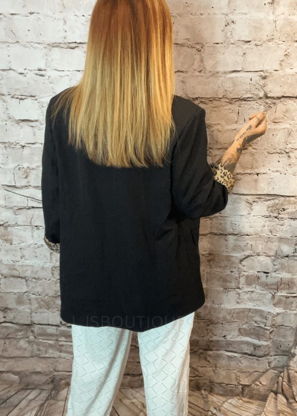 Shelley blazer best fits 12-20 - Image 9