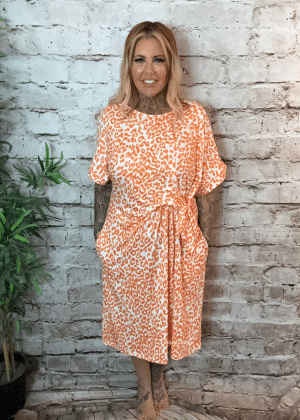 Tanya wrap and tie dress best fits 14-22