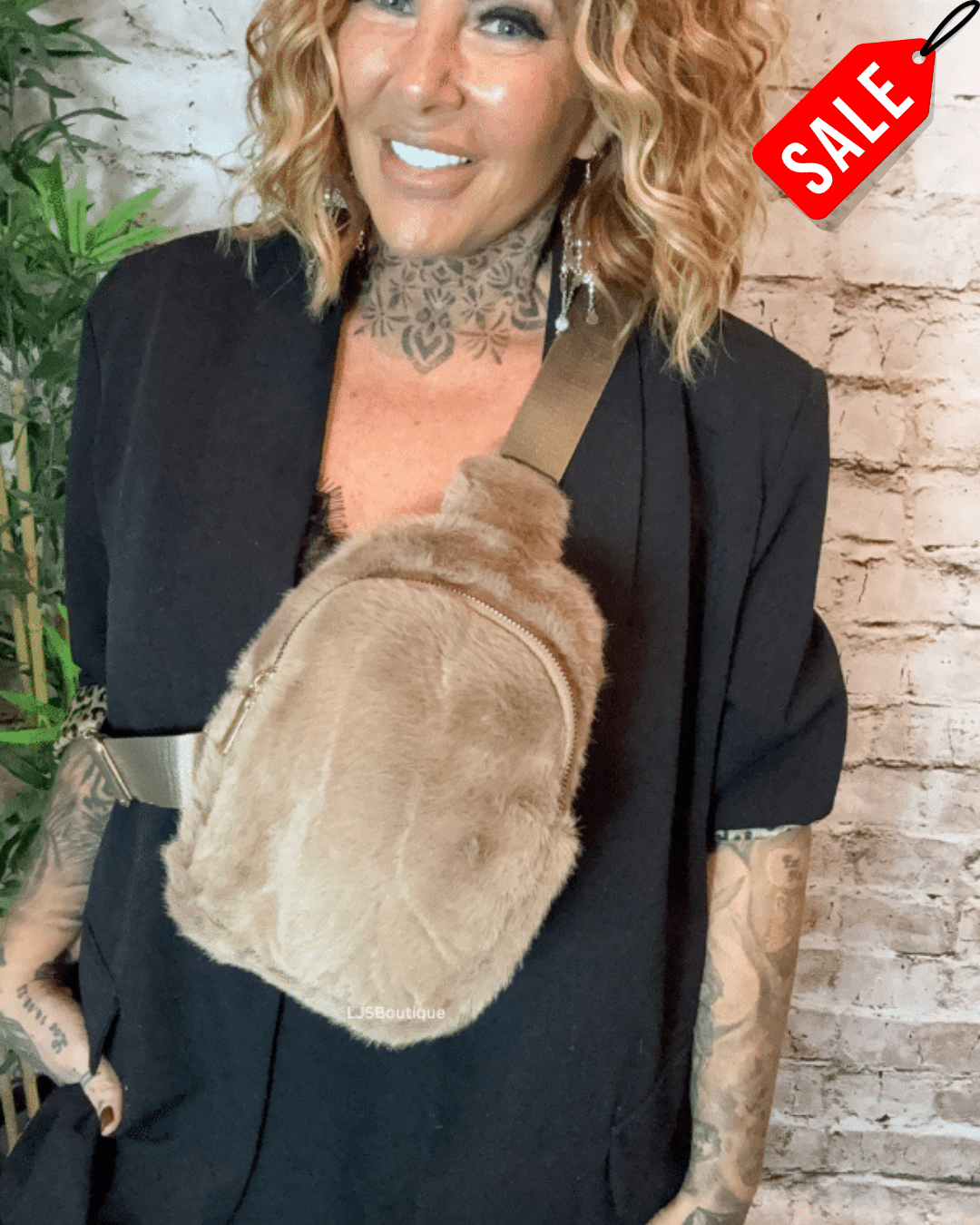 675 Fluffy cross body bag