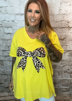 Simba V-neck t-shirt best fits 16-24