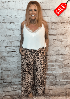 Narla Wide leg animal print pants best fits 16-22