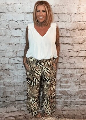 Aggie wide leg trousers best fits 14-22
