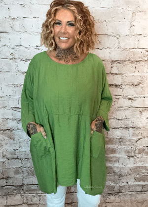 The Fern oversized top best fits 16-26