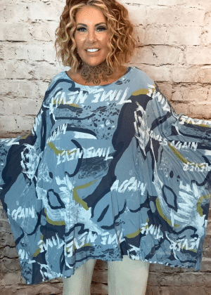 The Fabel oversized top best fits 16-26
