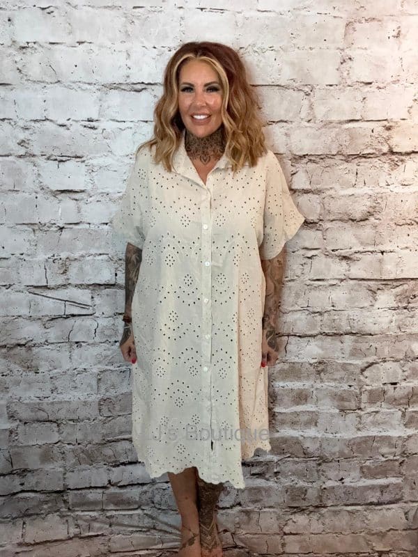 Angelica shirt dress best fits 16-24 - Image 3