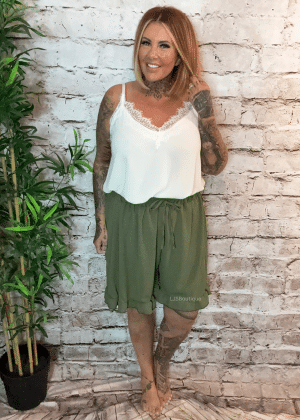Benita shorts best fits 14-22
