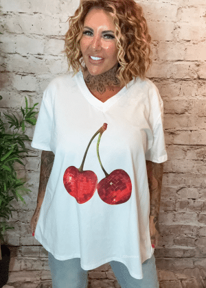 Gigi V-neck T-shirt best fits 16-26