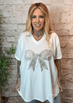 Amanda V-neck T-shirts best fits 16-26