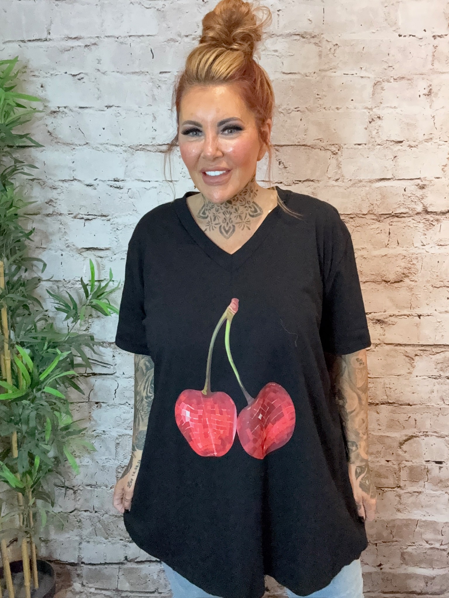 Paris V-neck T-shirt best fits 16-26 - Image 2