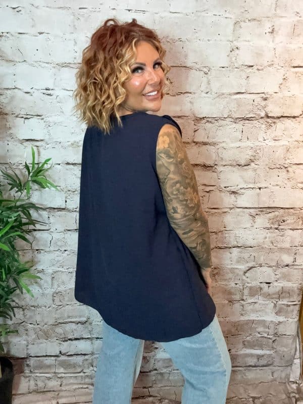 Whitney blouse best fits 16-24 - Image 10