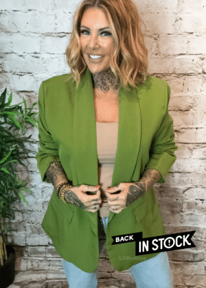 Bailey ruched arm blazer best fits 14-22