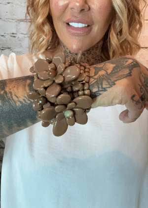 528 Wooden Bead & Flower Bracelet