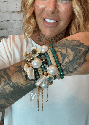 529 Stretchy Pearl and jade Chunky Shell Bracelet