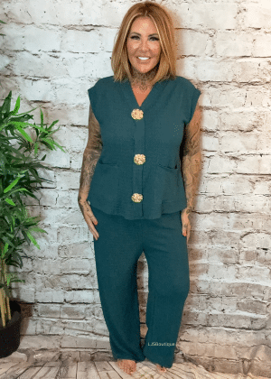 Envy 2 Piece outfit best fits 14-22