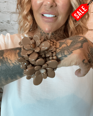 528 Wooden Bead & Flower Bracelet