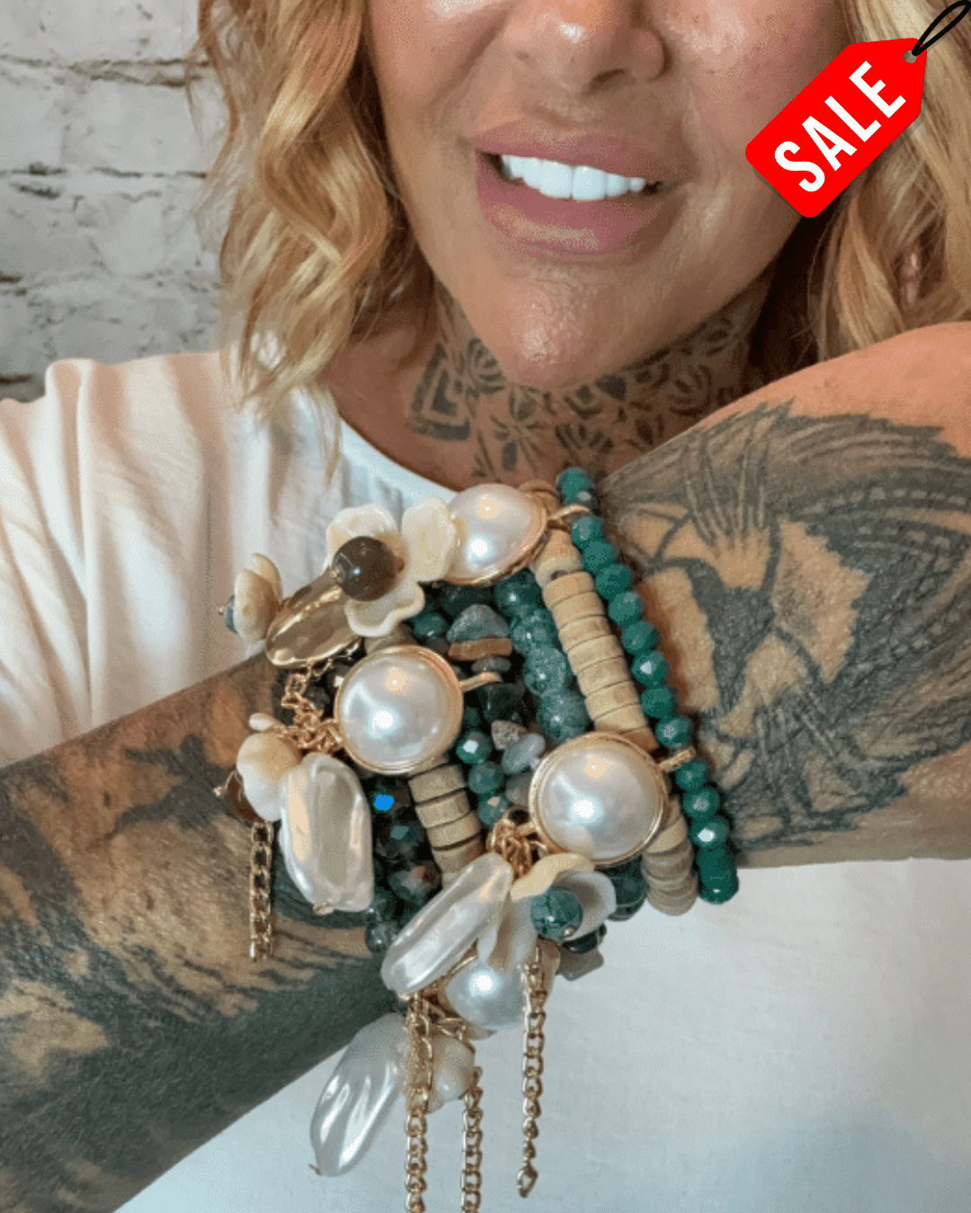 529 Stretchy Pearl and jade Chunky Shell Bracelet