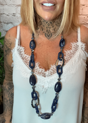 855 Navy blue coloured beaded necklace