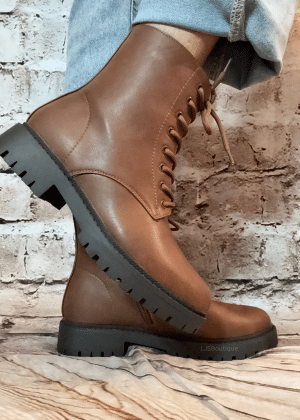 626 Large sized Tan boots