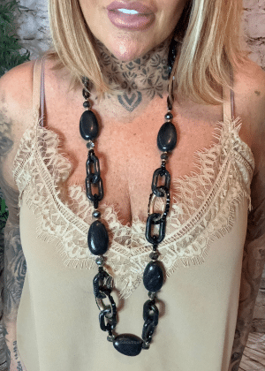 634 Black coloured beaded necklace