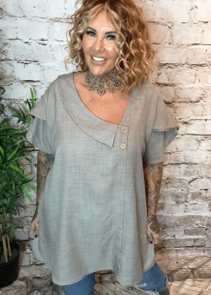 Emily Blouse best fits 16-24