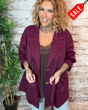 Aspen lightweight jacket best fits 16-24 NO RETURNS ON SALE ITEMS