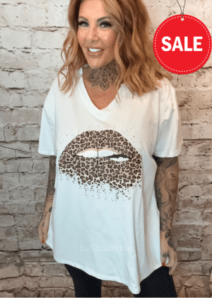 Lippy V-neck t-shirt best fits 16-24 NO RETURNS ON SALE ITEMS