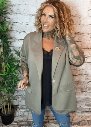 Mid size Alanna Soft blazer best fits 14-22 no returns on sale items