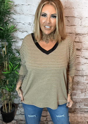 Nora V-neck top best fits 16-24