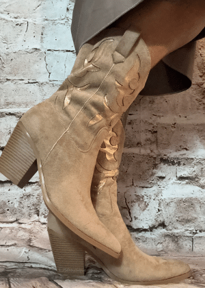 724 Tan cowboy boots