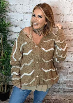 Darcie chunky knit cardigan best fits 16-26