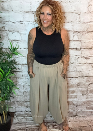 Benita cocoon leg joggers best fits 14-22