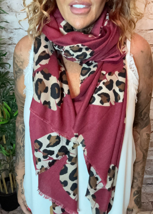 807 Lips print scarf