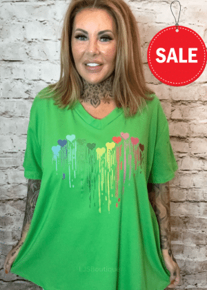 Ink drip heart print V-neck t-shirt best fits 16-26 No returns on sale items
