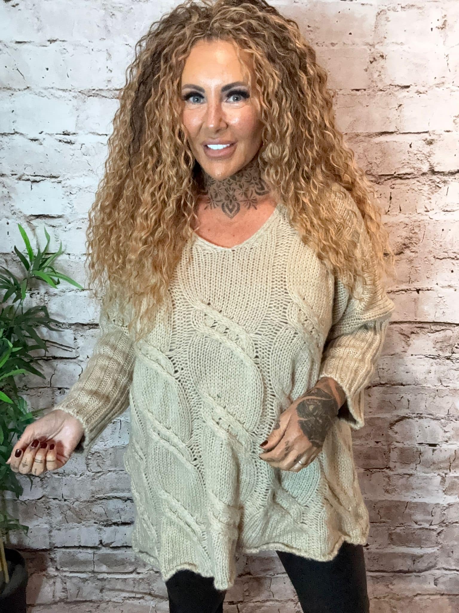 Dora cable knit jumper best fits 16-26