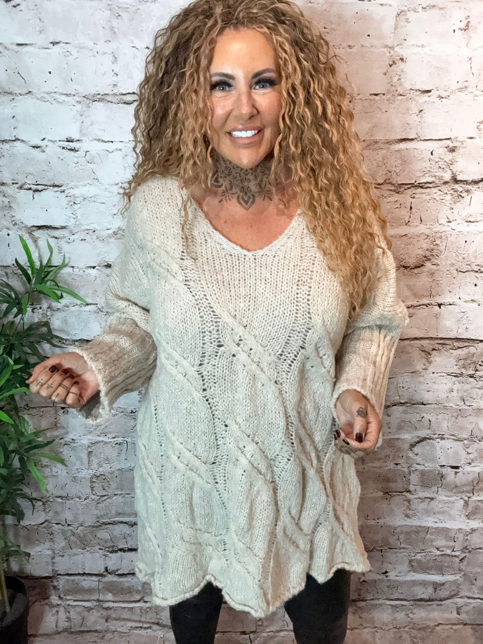 Dora cable knit jumper best fits 16-26 - Image 5