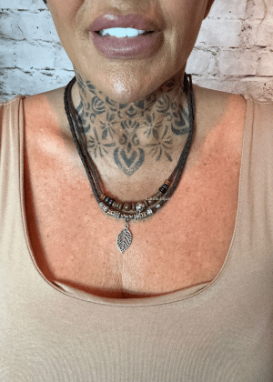 871 Rope necklace with leaf