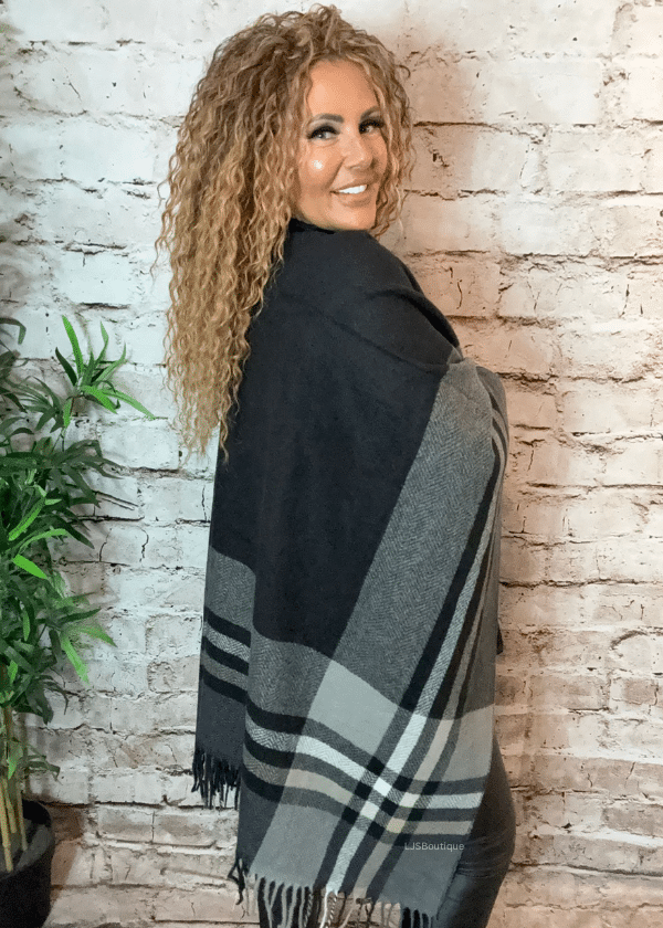 Black tartan shawl - Image 3