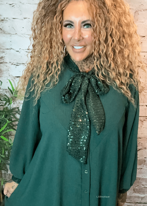 Bella Pussy bow blouse best fits 16-24 - Image 3