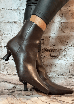 927 Dark chocolate Bellucci kitten heel boots