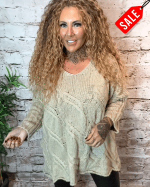 Dora cable knit jumper best fits 16-26