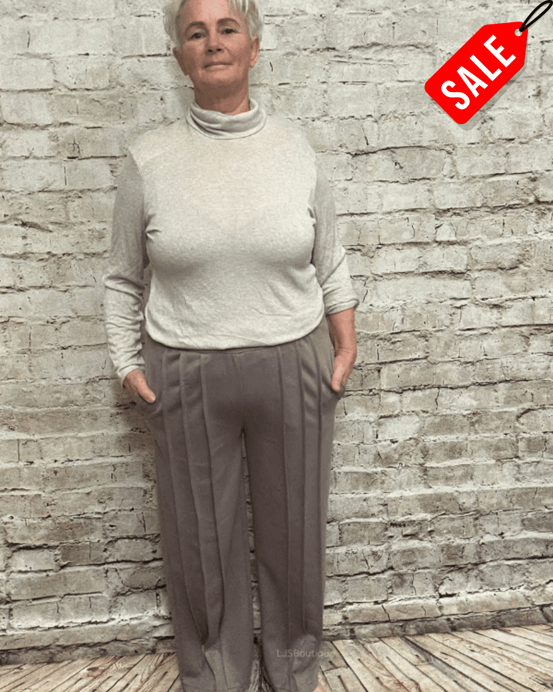 Lila pleated joggers best fits 12-20 LAST 3