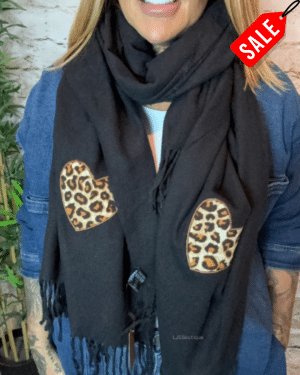 765 Heart wool scarf