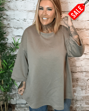 Thea oversized sweater best fits 16-26 LAST ONE