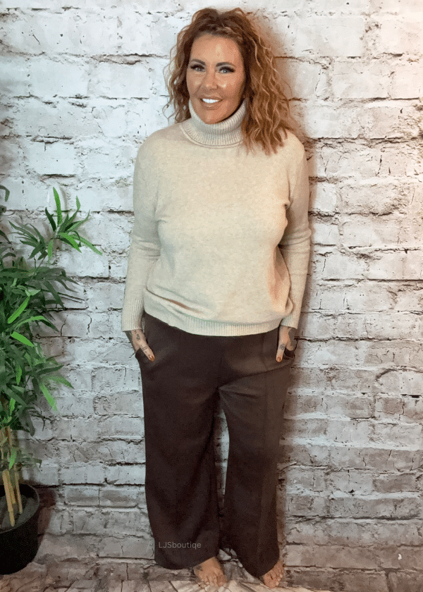 Vera joggers best fits 14-22 - Image 4