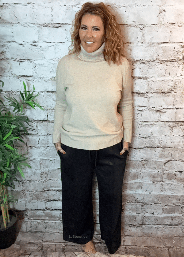 Vera joggers best fits 14-22 - Image 3