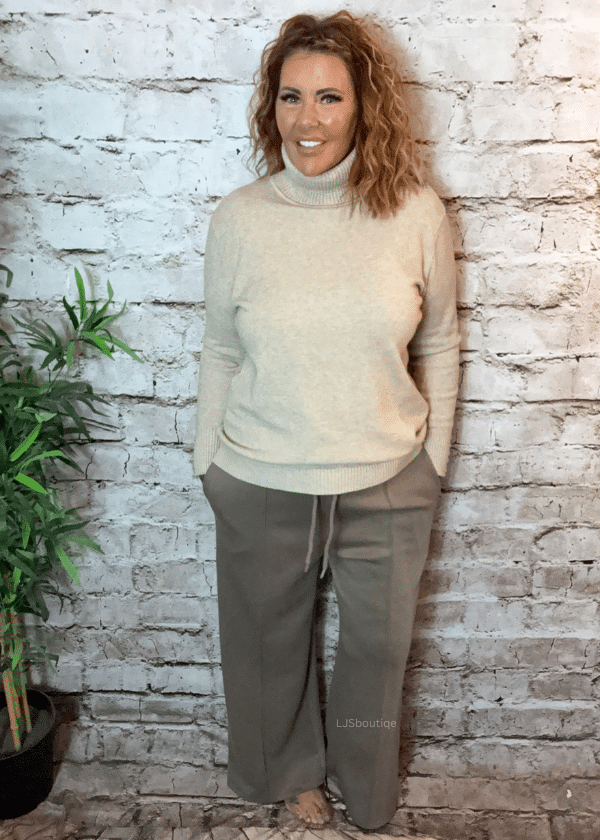 Vera joggers best fits 14-22 - Image 5