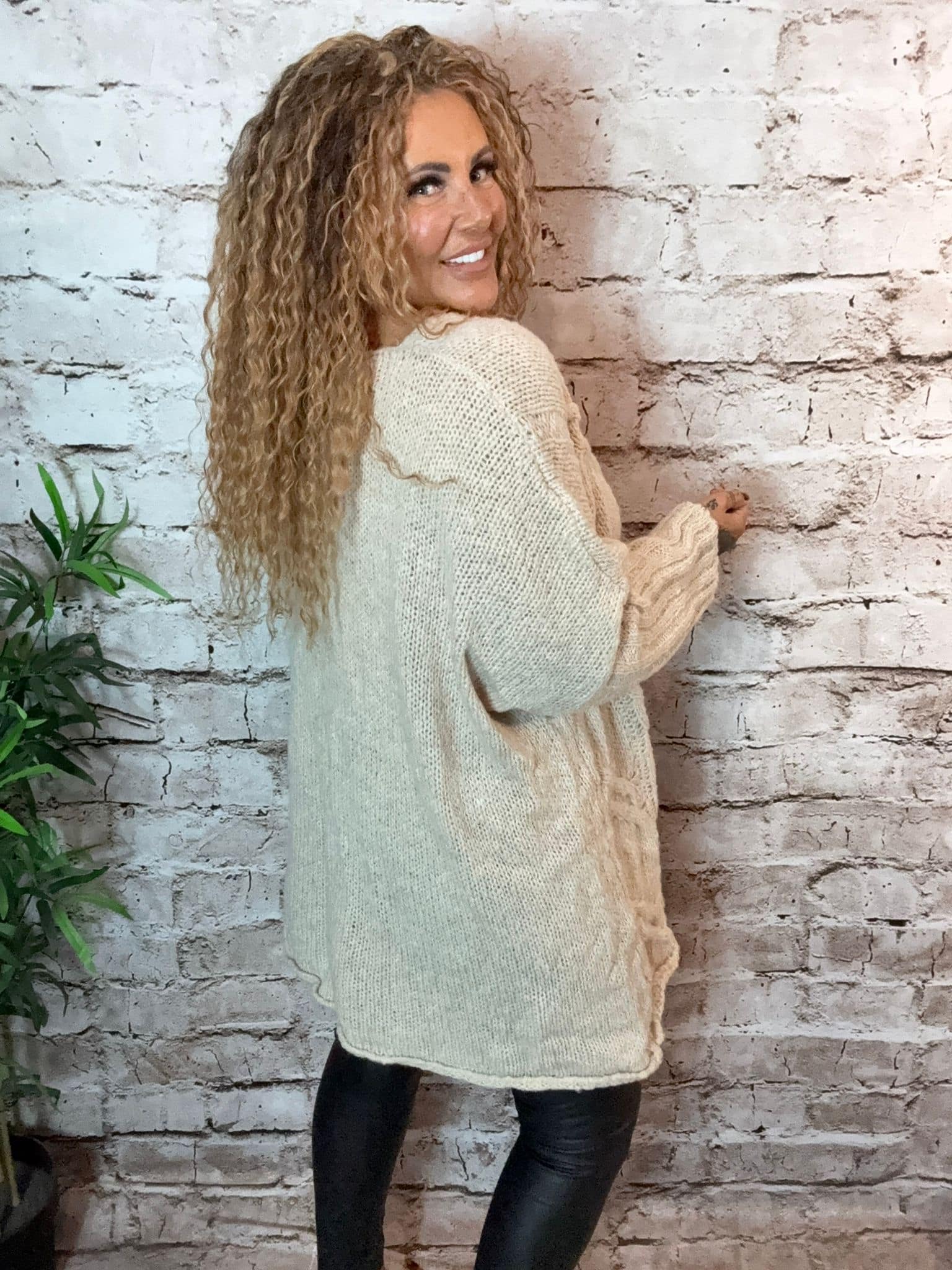 Dora cable knit jumper best fits 16-26 - Image 4